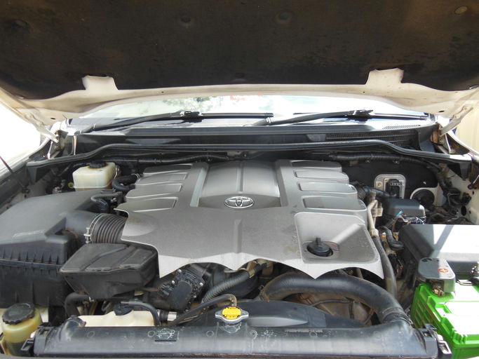 Toyota Land Cruiser VX 202 Series photo 12