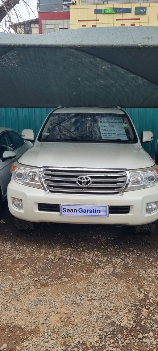 Toyota Land Cruiser VX 202 Series photo 4