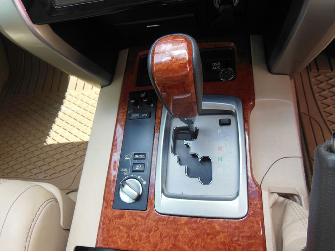 Toyota Land Cruiser VX 202 Series photo 8