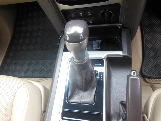 Toyota Prado TXL- 2.8 Turbo diesel photo 6