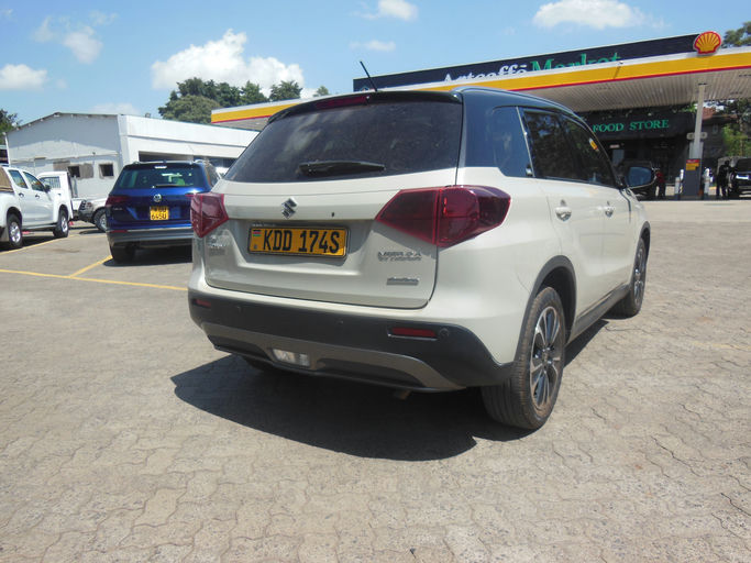 Suzuki Vitara GLX photo 2